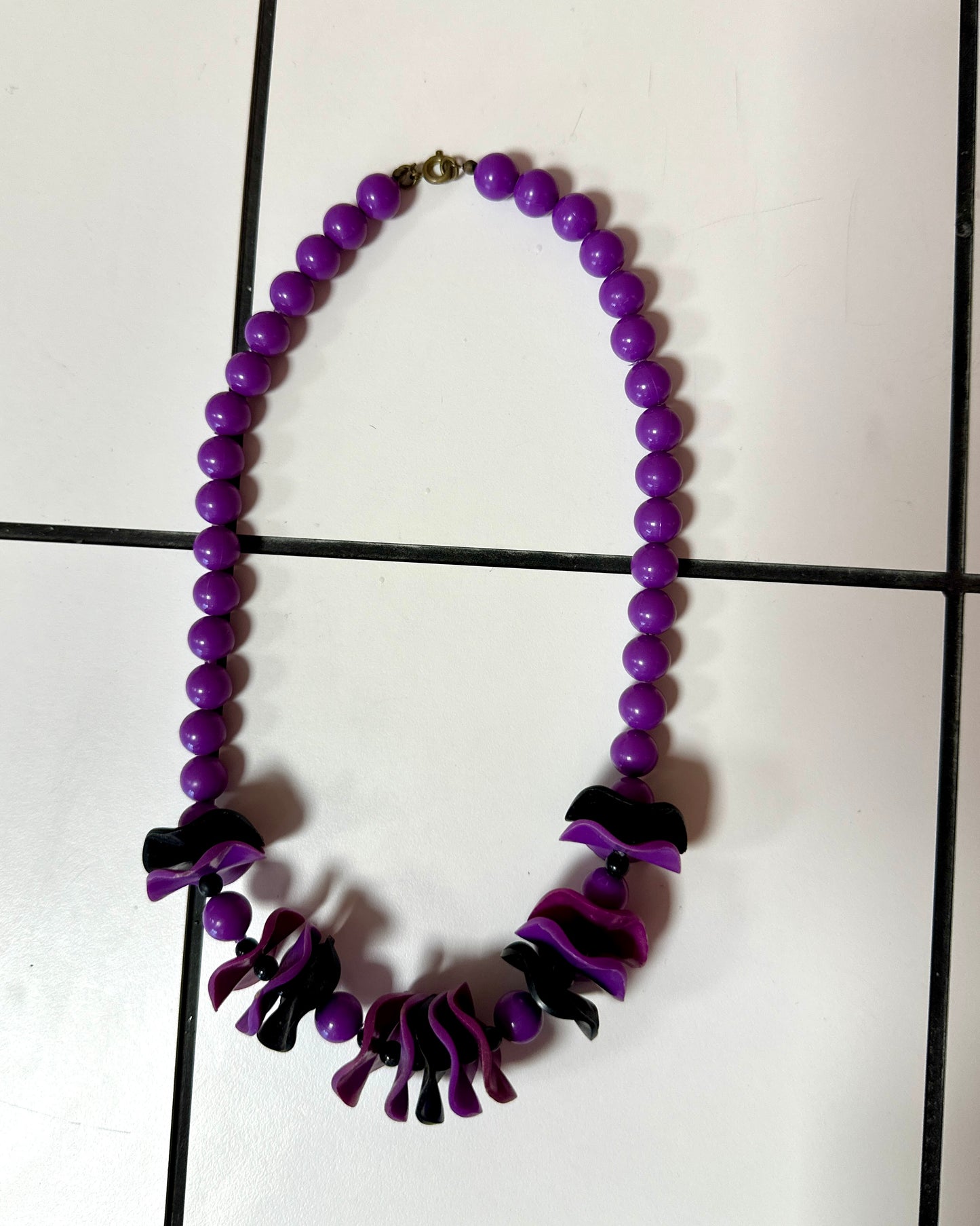Collier vintage violet et noir