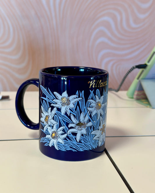Mug bleu marine à fleurs