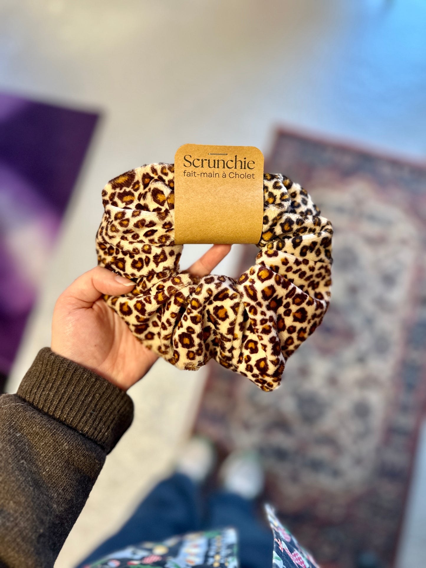 Big Scrunchie en Velours Léopard Clair