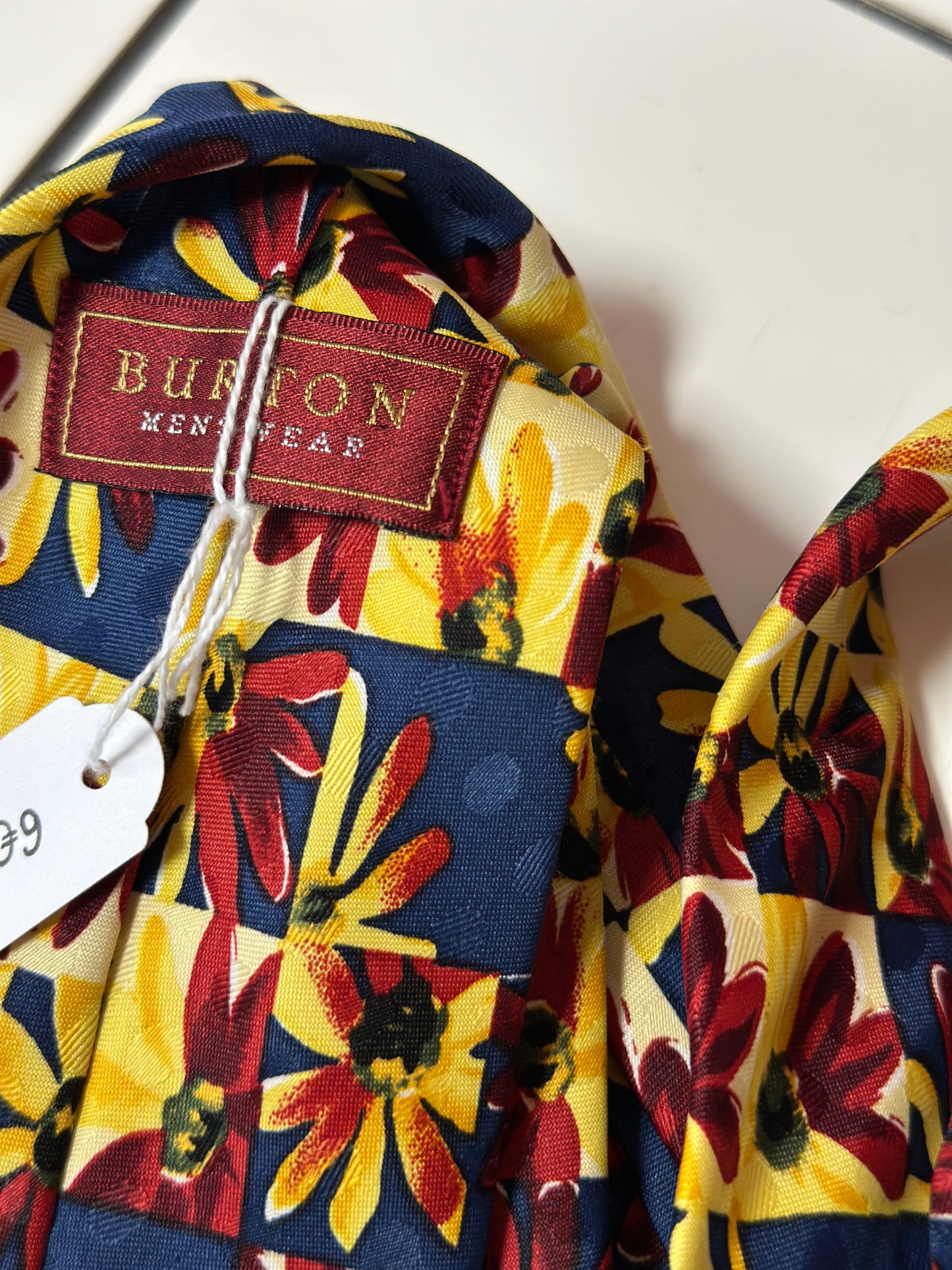 Cravate damier et fleurs