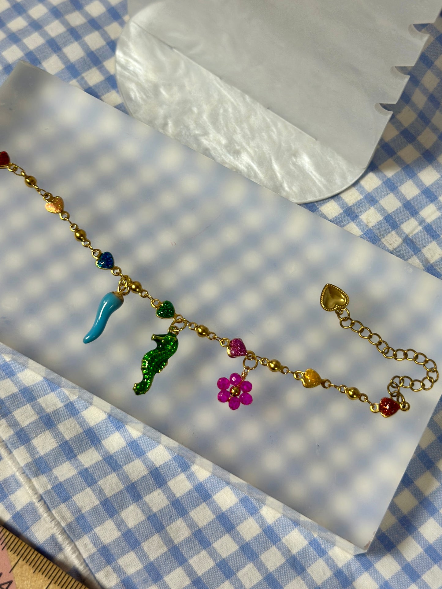 Bracelet à grigris Arc-en-ciel & coeurs