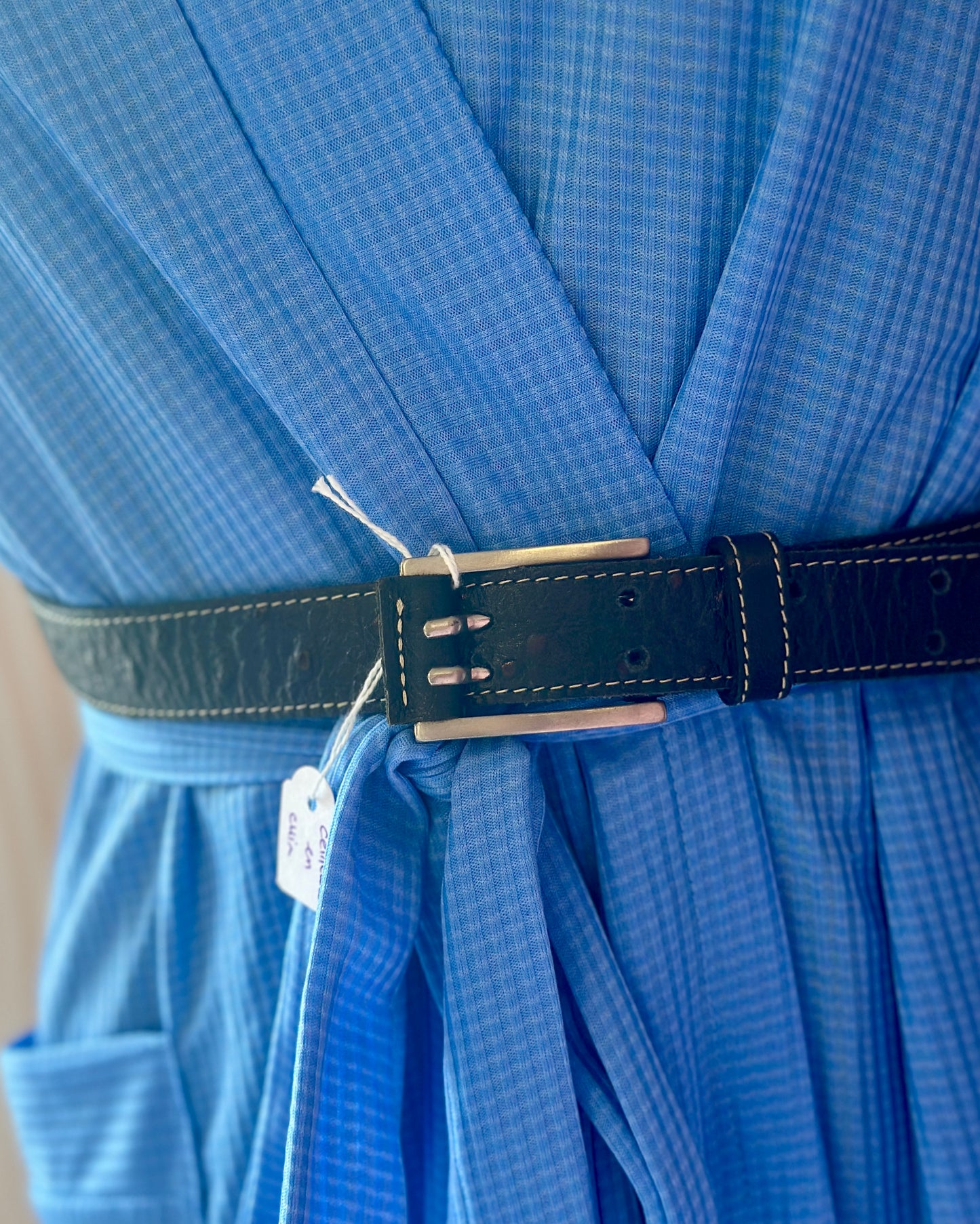Ceinture noire avec boucle argentée