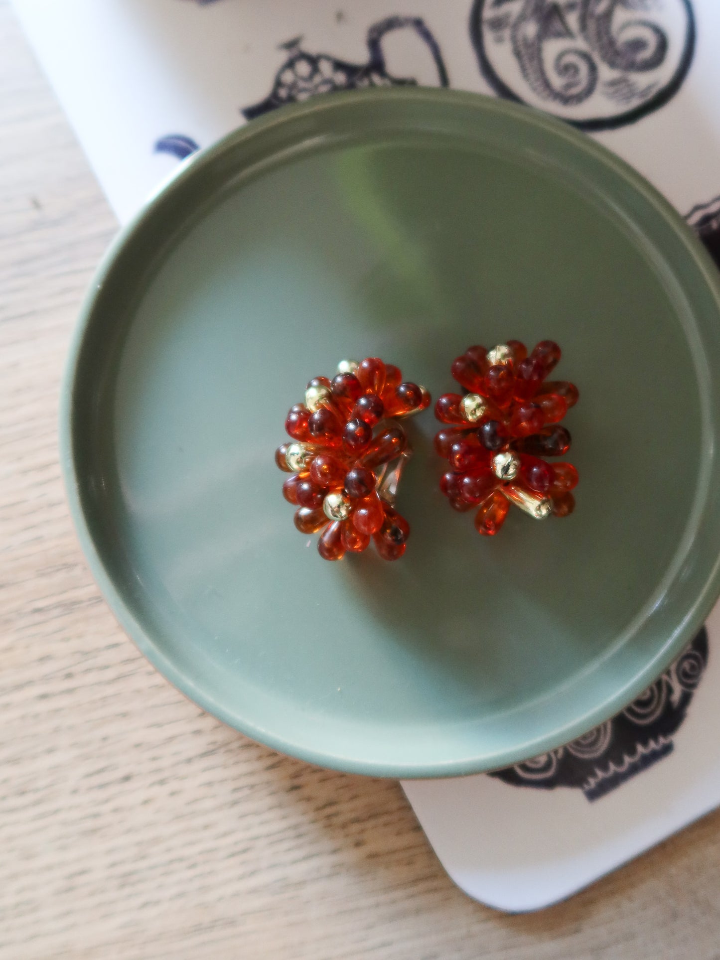 Boucle d'oreille à perles marrons