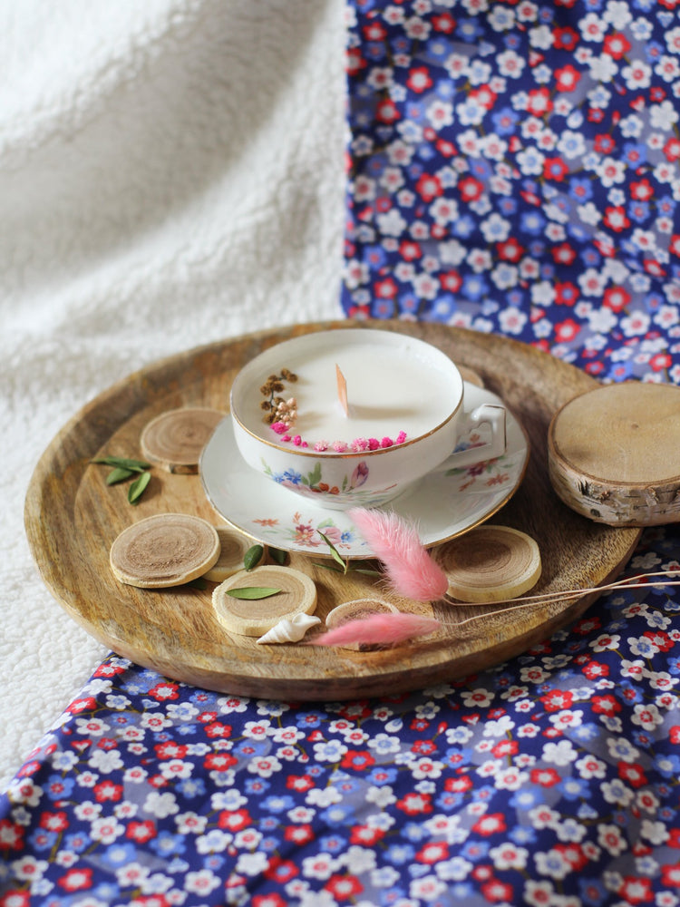 Bougie dans tasse vintage