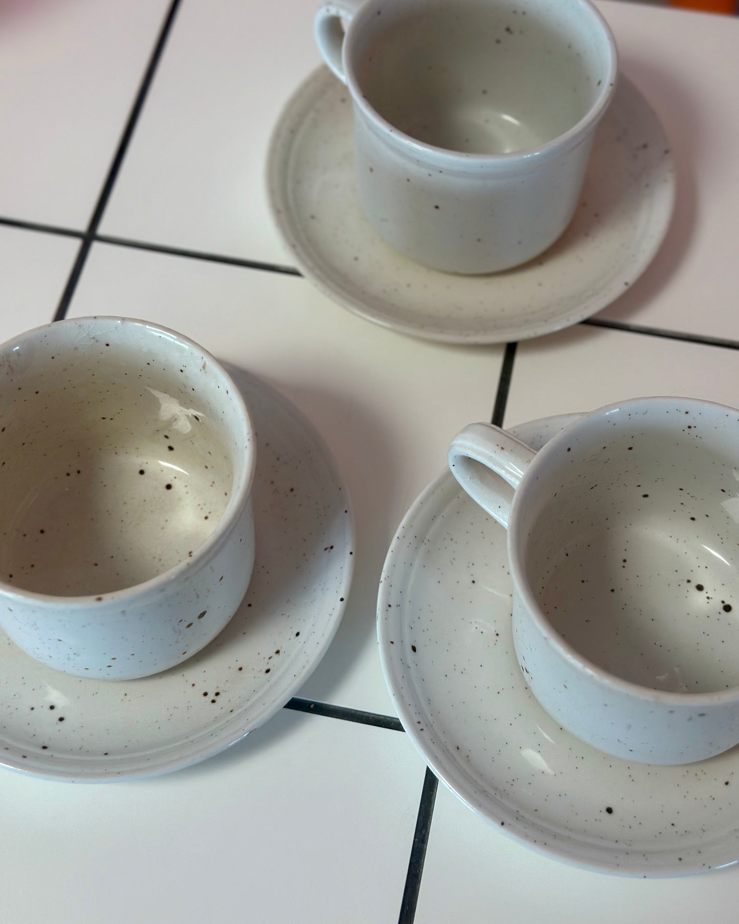 Set de tasses mouchetés en grès