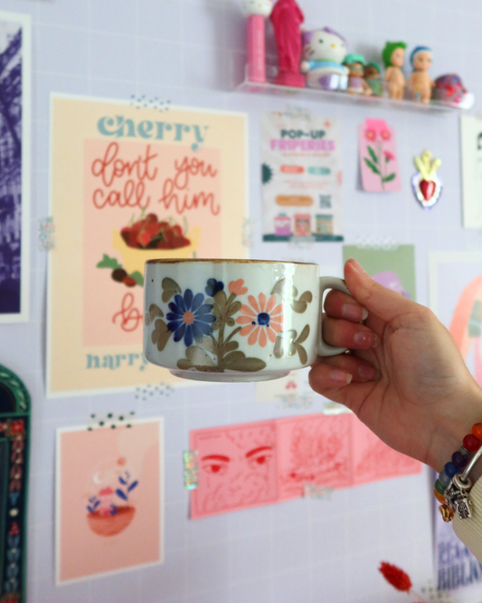 Mug en grès à fleurs