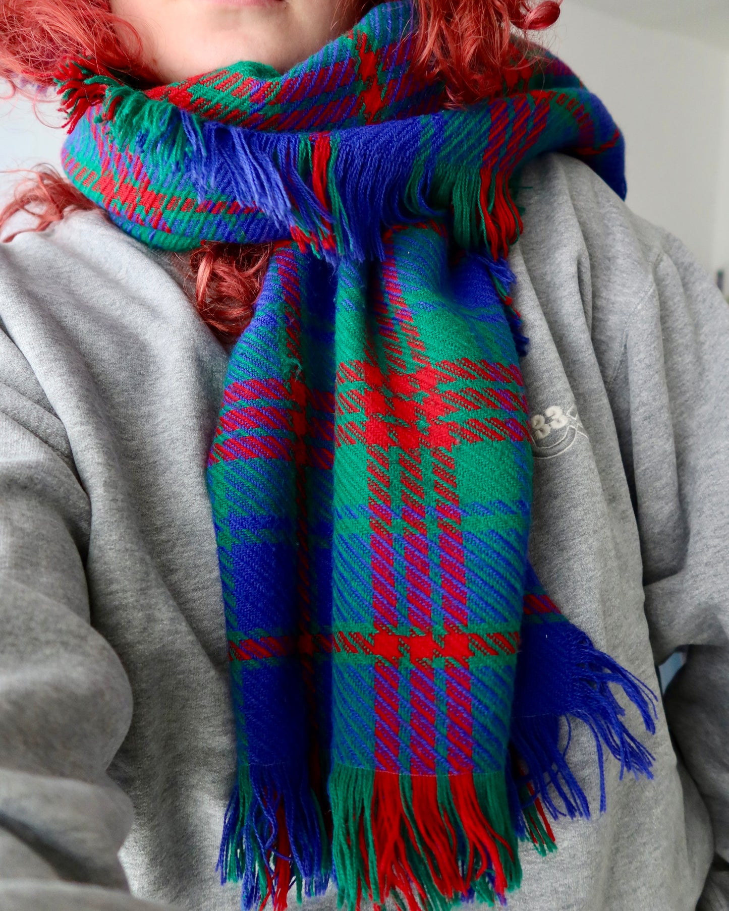 Écharpe tartan bleu, vert et rouge