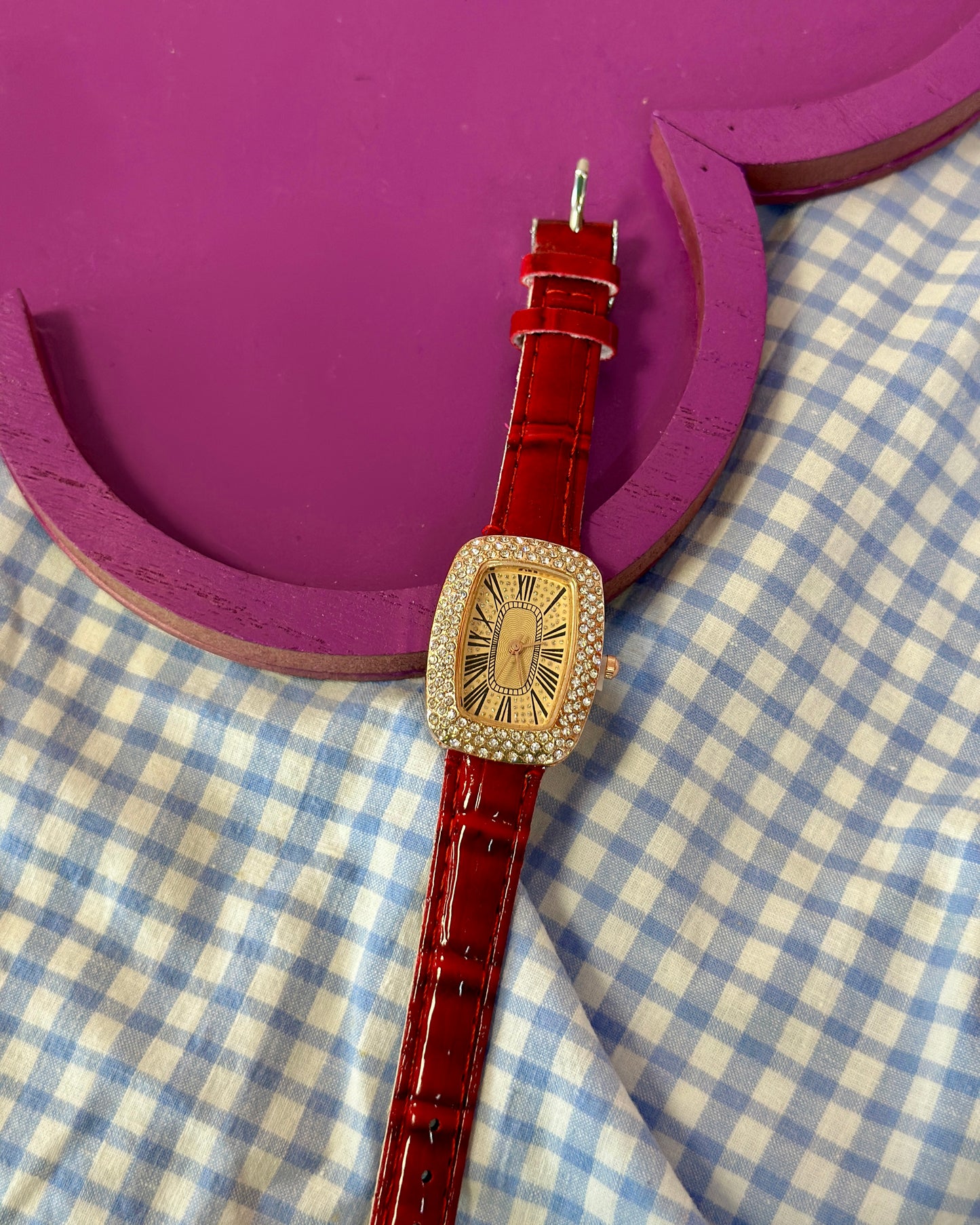 Montre rouge à strass