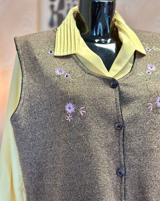 Gilet sans manches à broderies fleurs | T. XXL