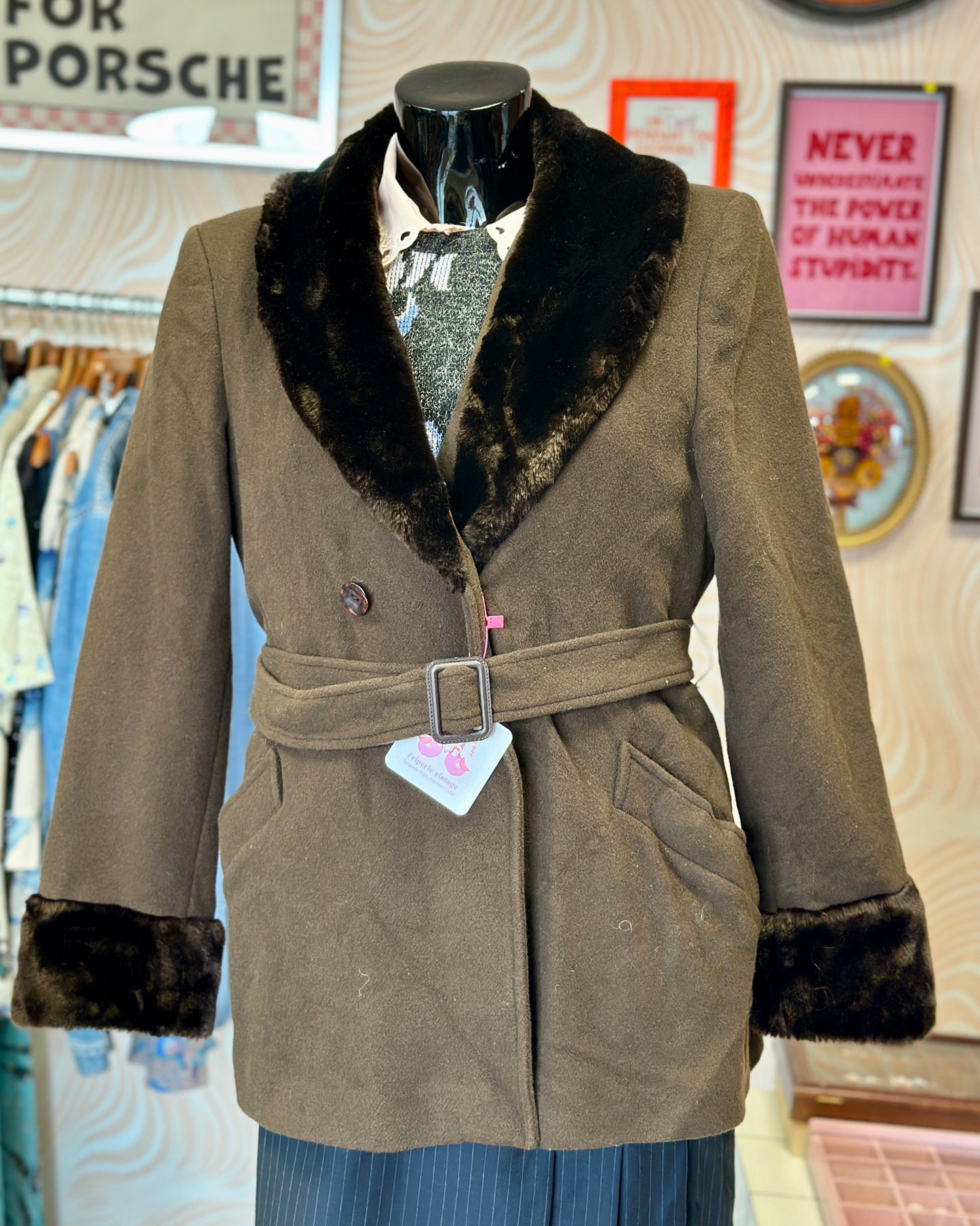Manteau cintré avec moumoute | T. S
