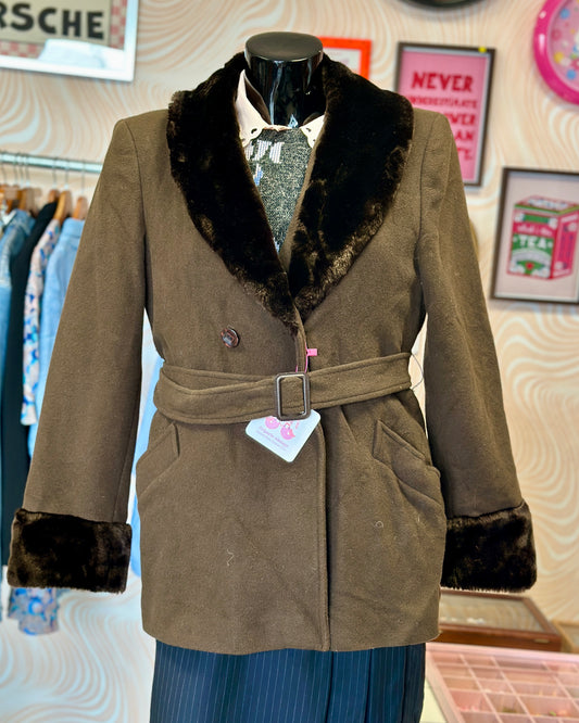 Manteau cintré avec moumoute | T. S