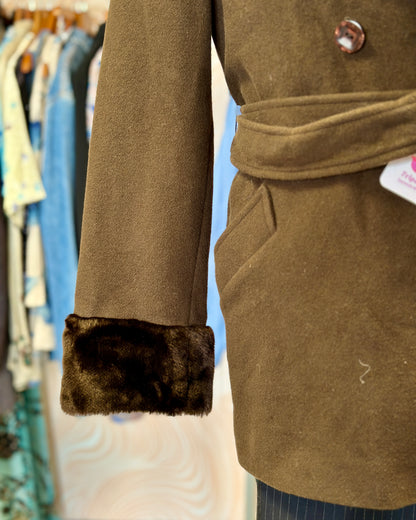 Manteau cintré avec moumoute | T. S
