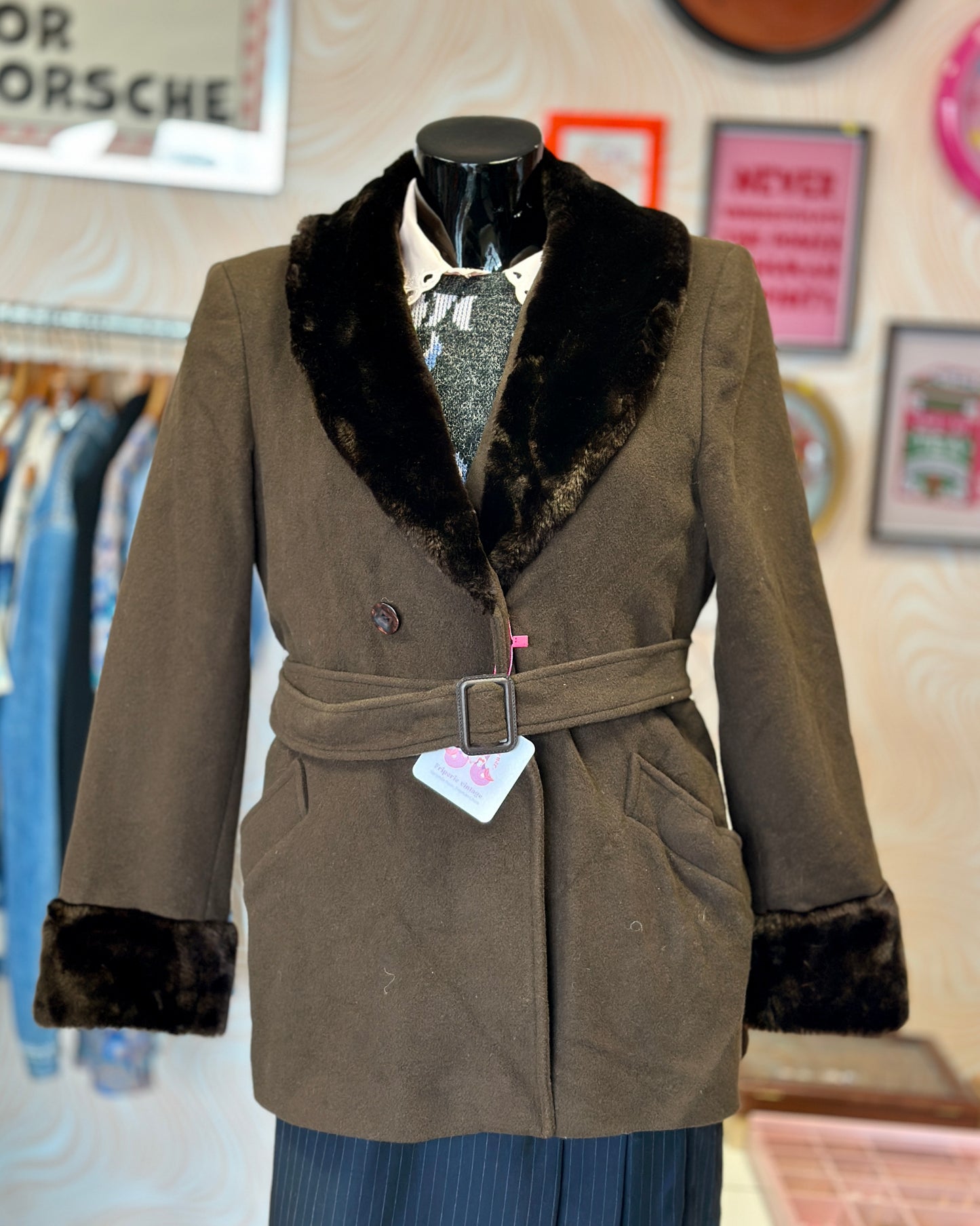Manteau cintré avec moumoute | T. S