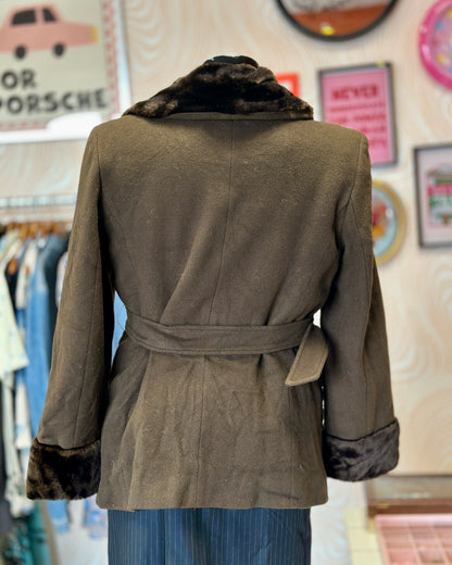 Manteau cintré avec moumoute | T. S