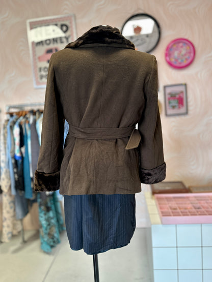 Manteau cintré avec moumoute | T. S