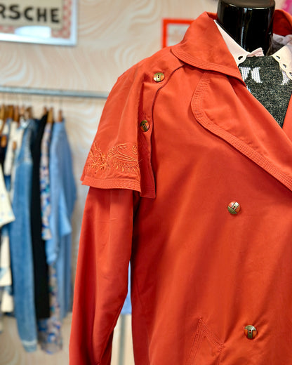 Manteau rouge avec cape | T. L