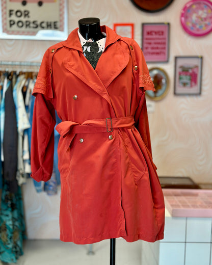 Manteau rouge avec cape | T. L