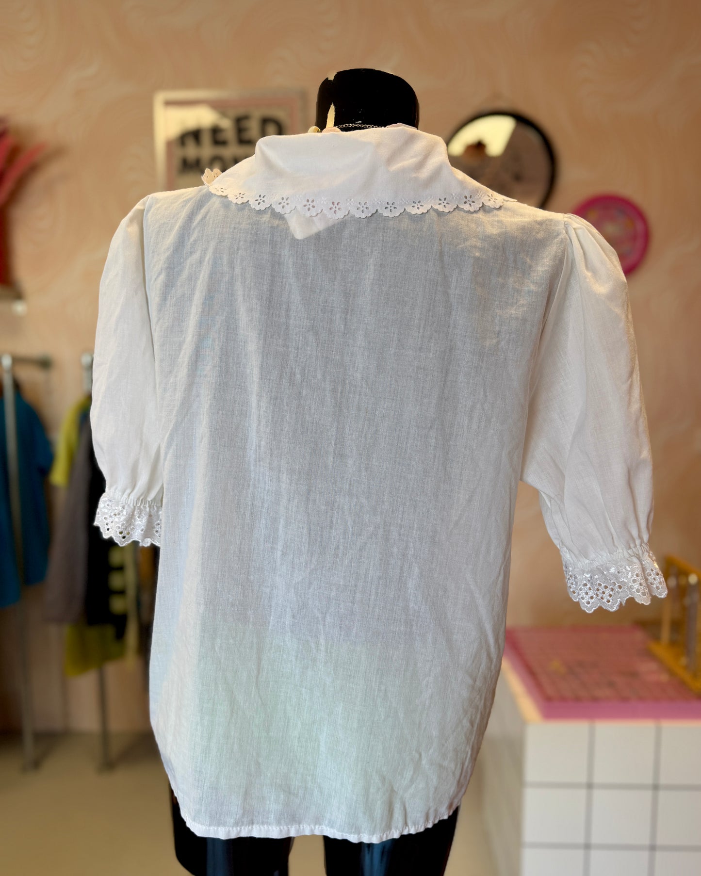 Blouse blanche à manches bouffantes | T. M