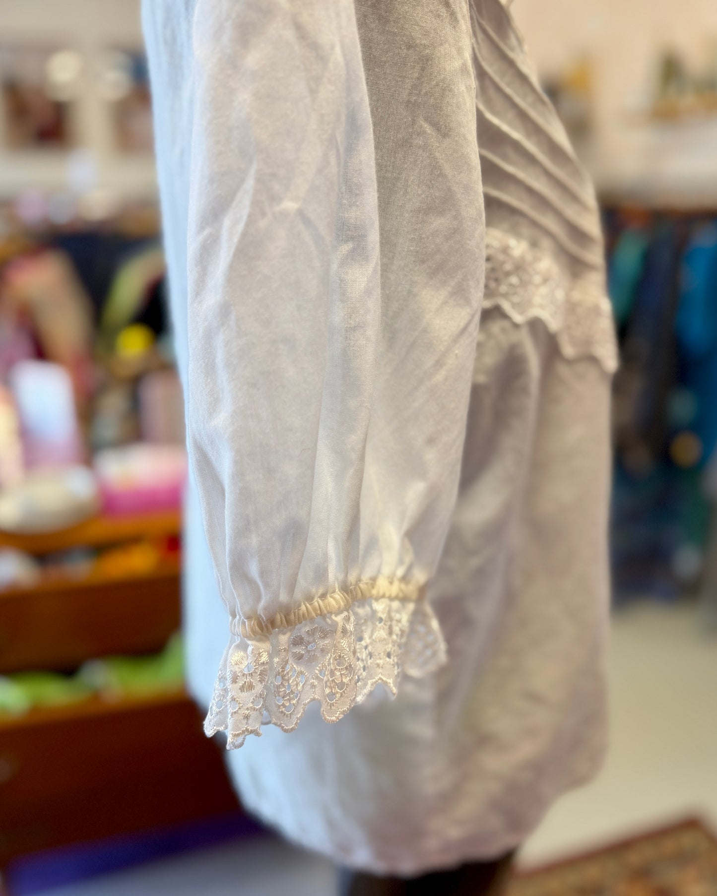 Blouse blanche à manches bouffantes | T. M