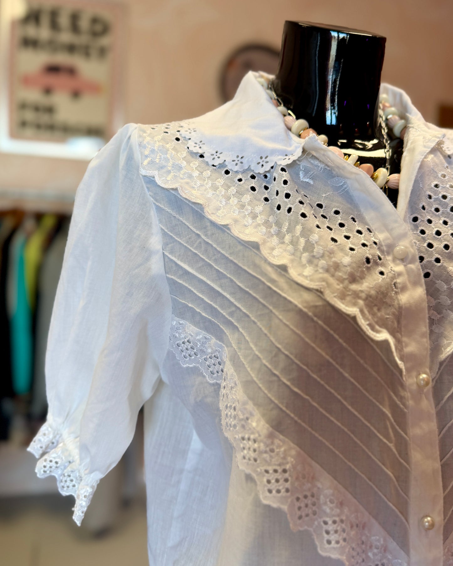 Blouse blanche à manches bouffantes | T. M
