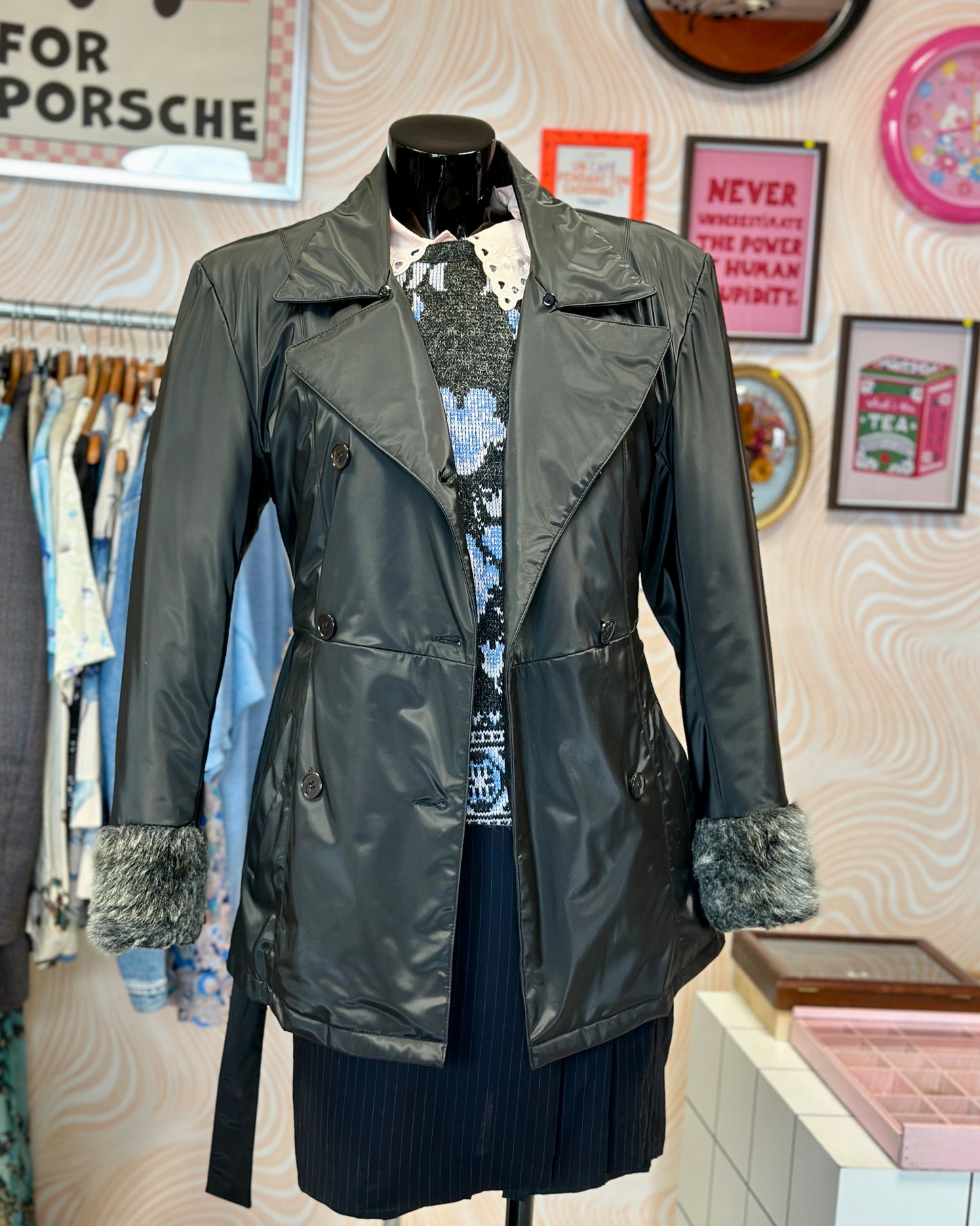 Imperméable cintré avec moumoute | T. S