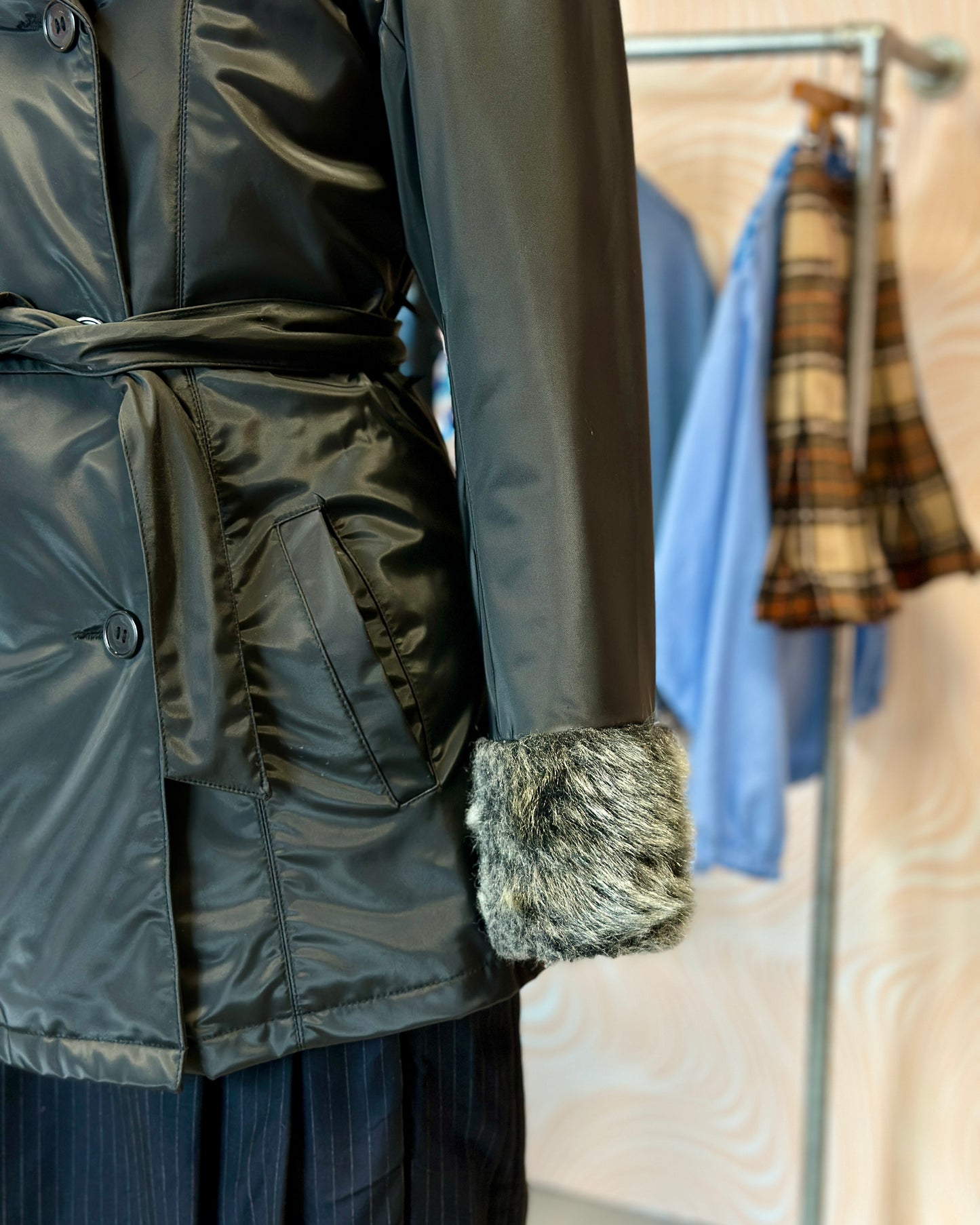 Imperméable cintré avec moumoute | T. S