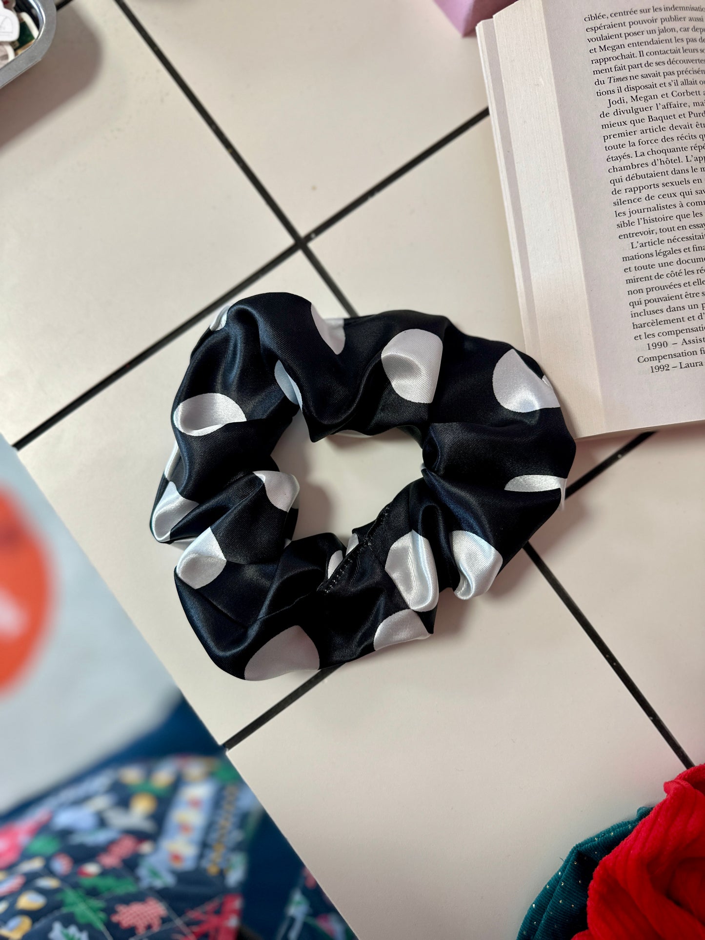 Big Scrunchie Satiné Maxi Pois