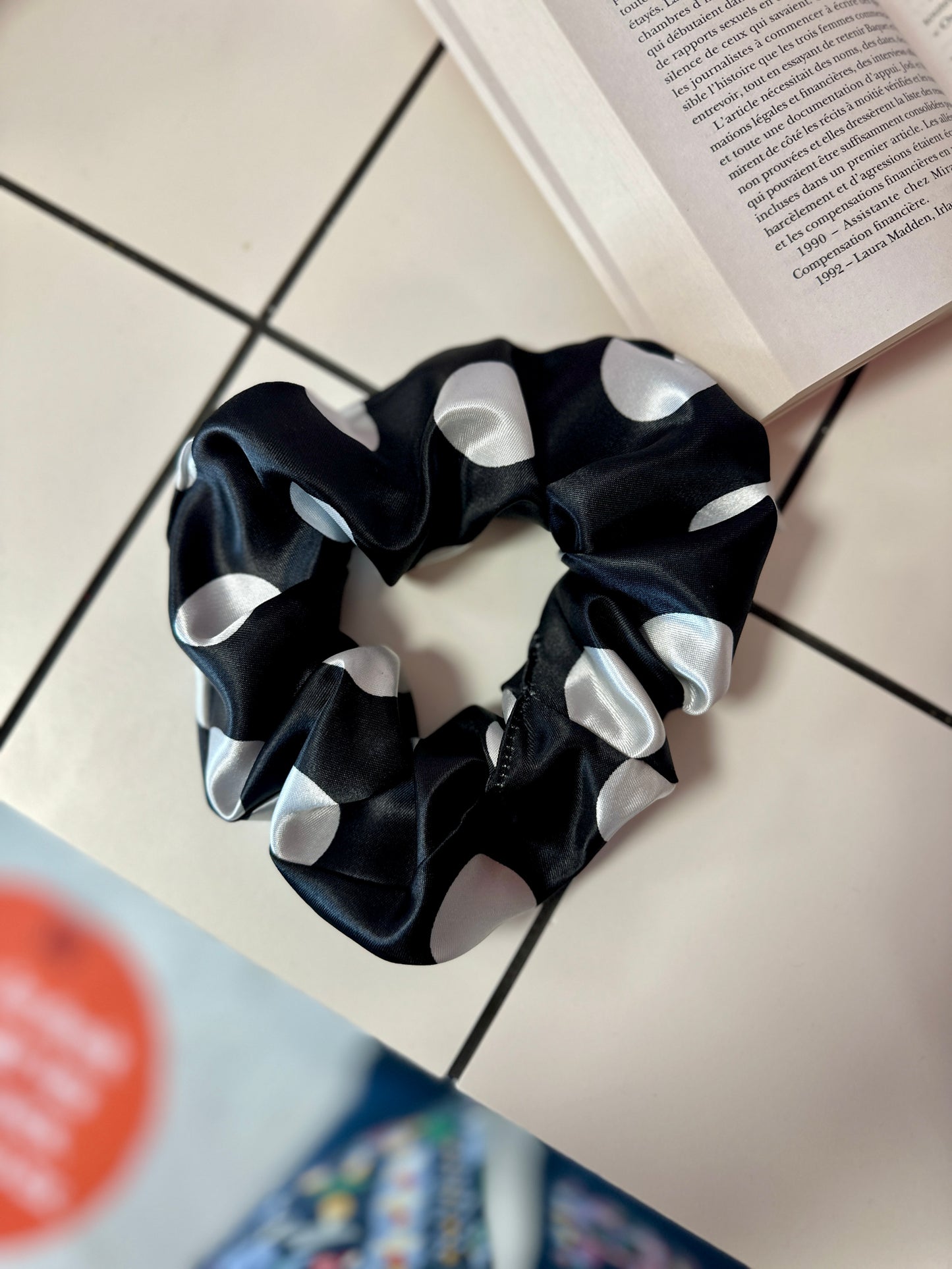 Big Scrunchie Satiné Maxi Pois