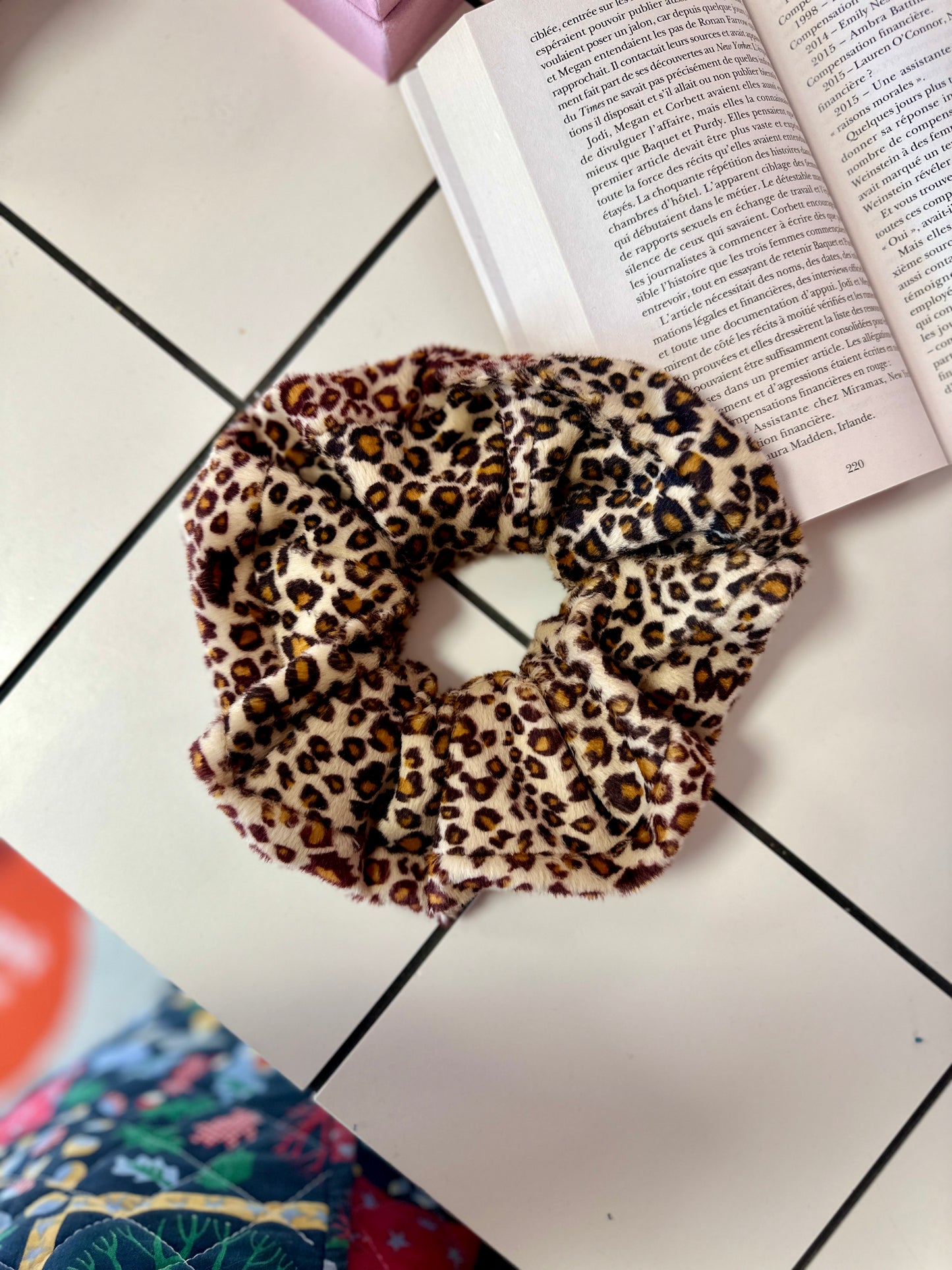 Big Scrunchie en Velours Léopard Clair