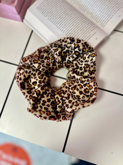 Big Scrunchie en Velours Léopard Clair