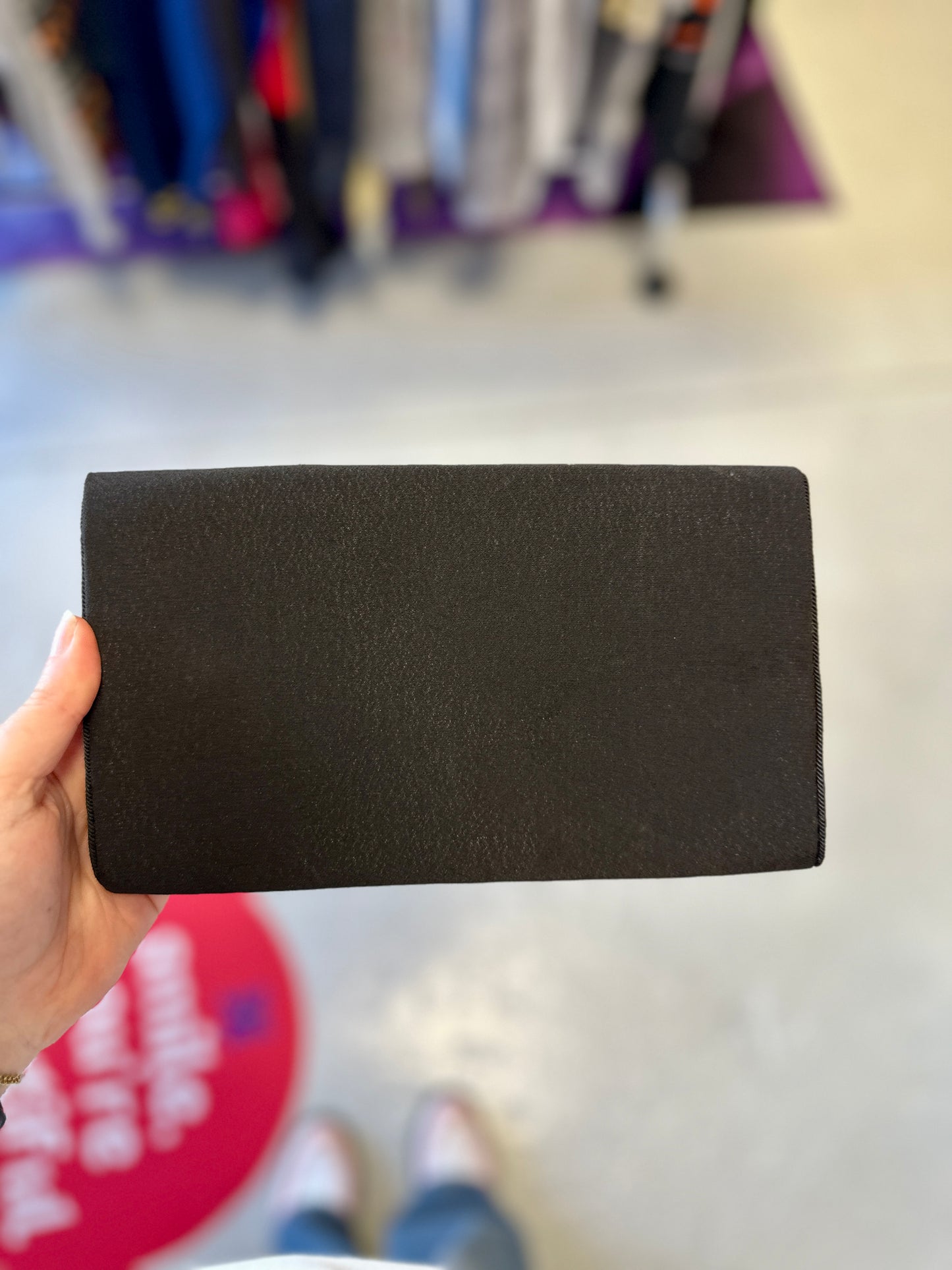 Pochette brodée à fleurs