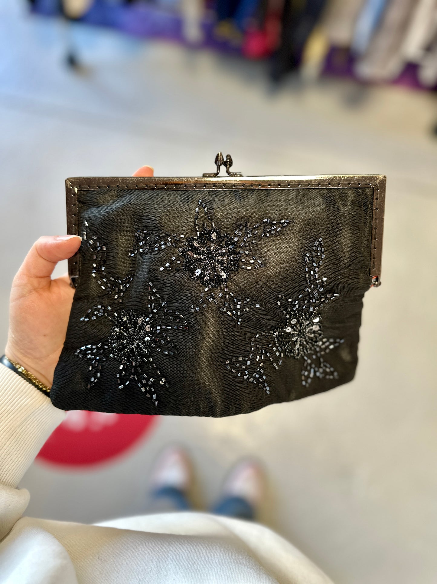Pochette en satin brodée perles Alain Manoukian