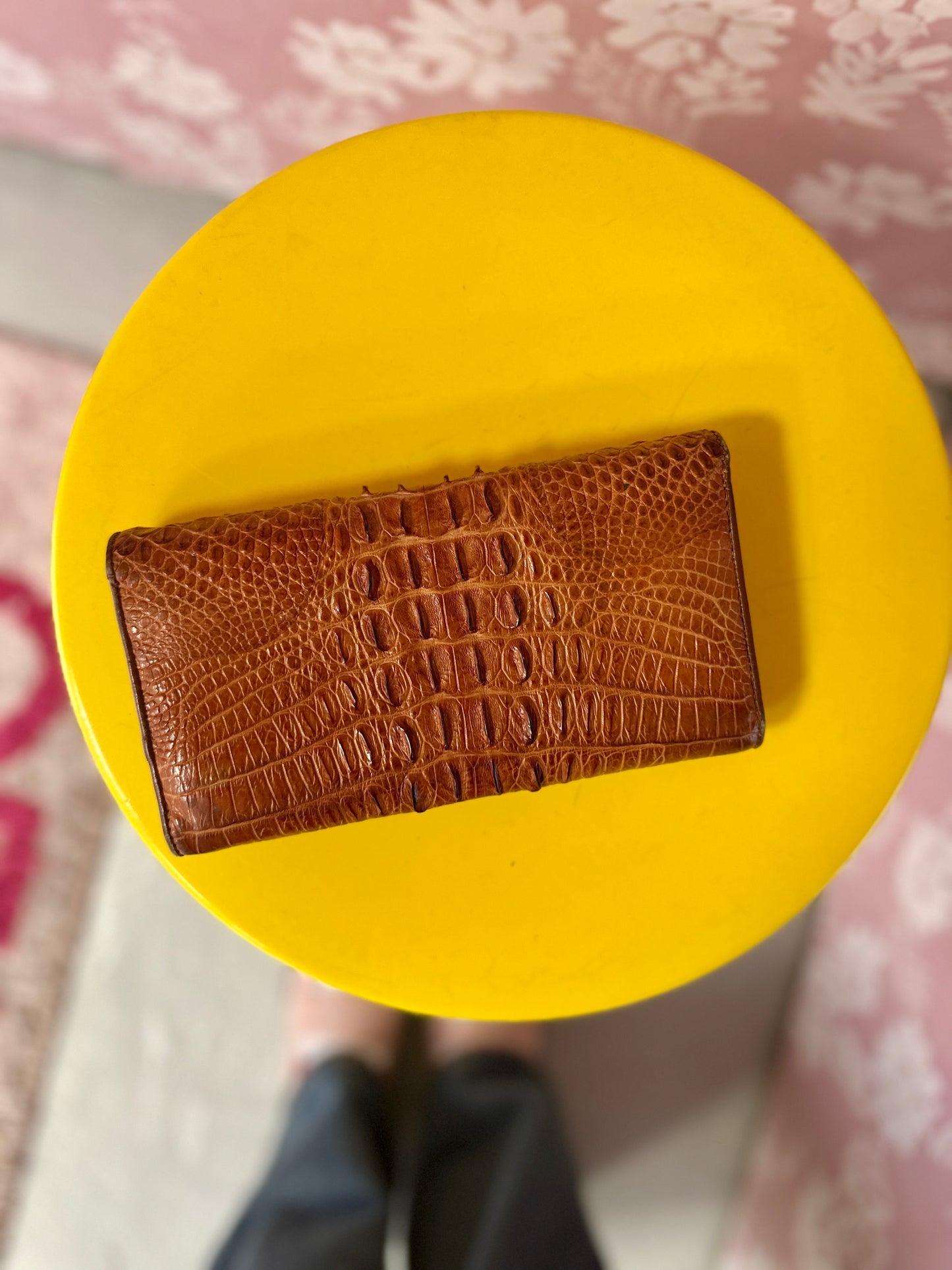 Portefeuille marron, style crocodile