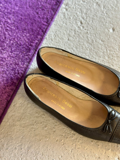 Ballerines en cuir bout carré | P. 36-37