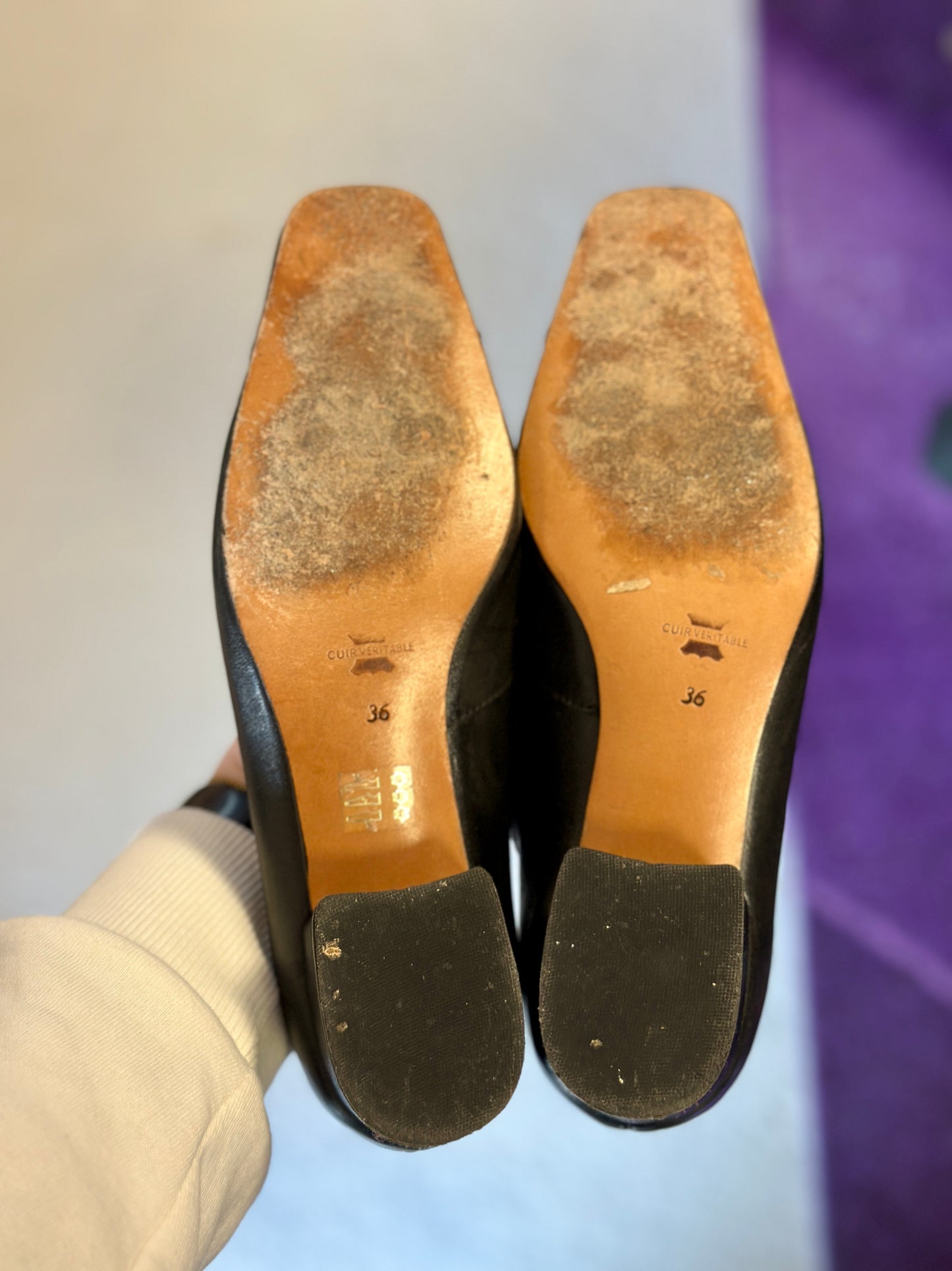 Ballerines en cuir bout carré | P. 36-37