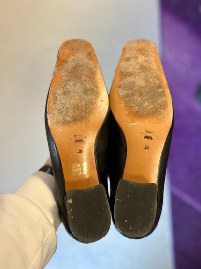 Ballerines en cuir bout carré | P. 36-37