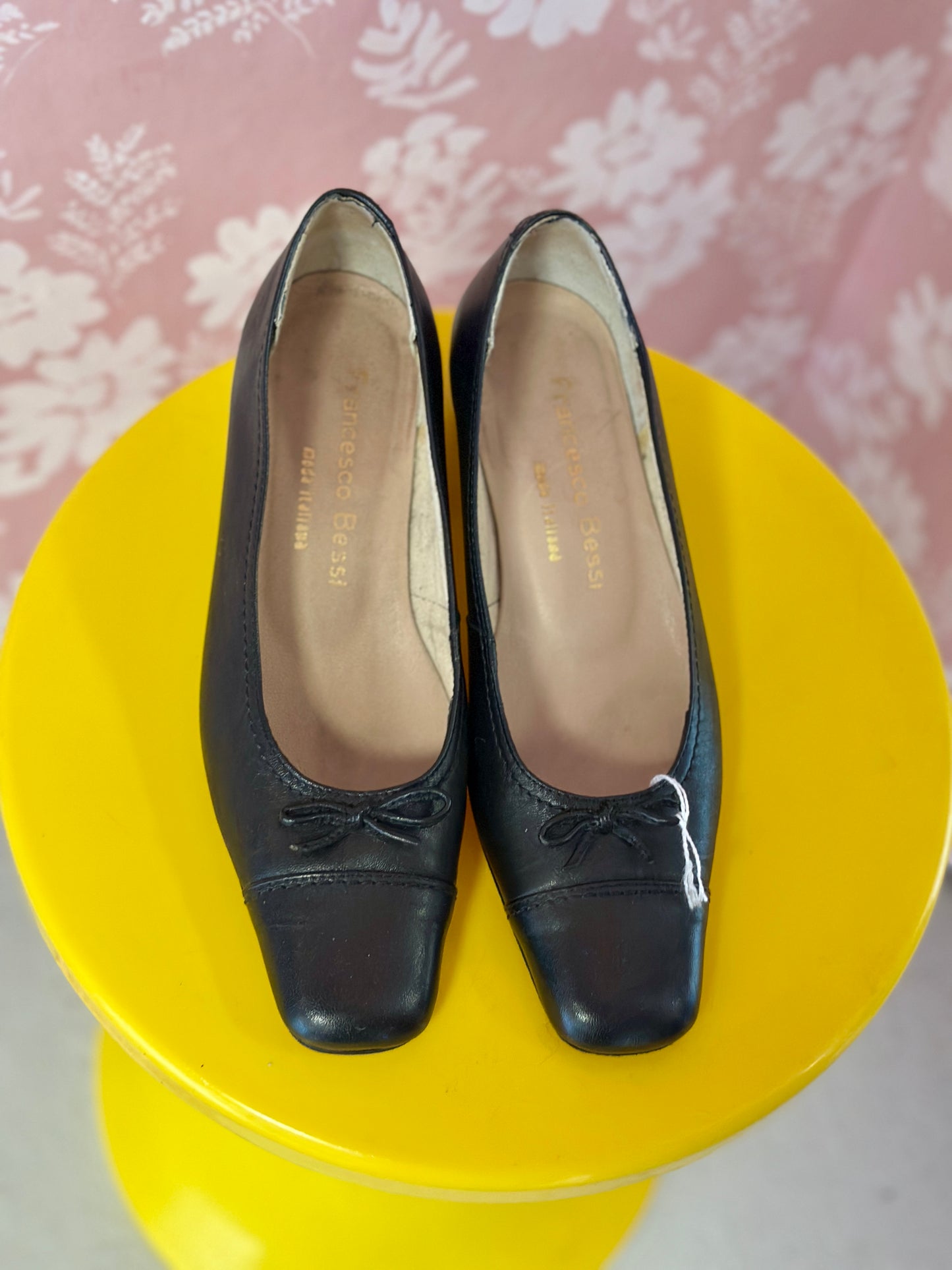 Ballerines en cuir bout carré | P. 36-37