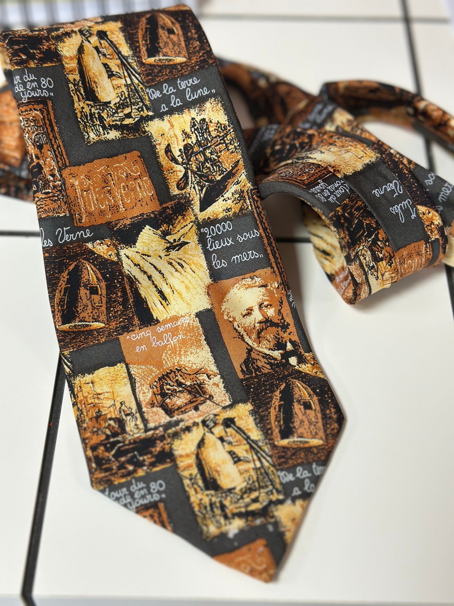 Cravate Jules Verne