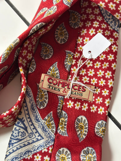 Cravate à marguerites