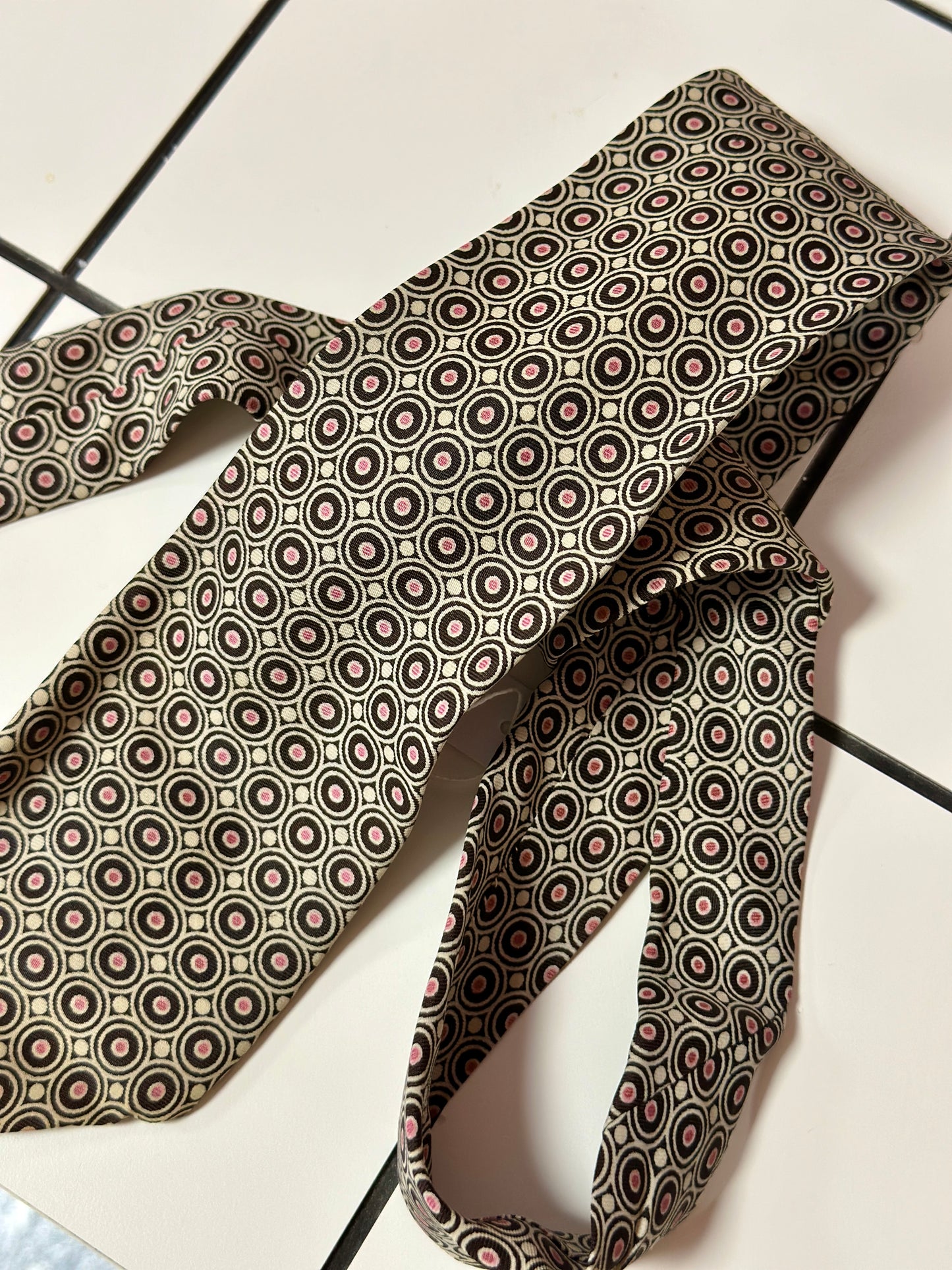 Cravate à motifs 70s