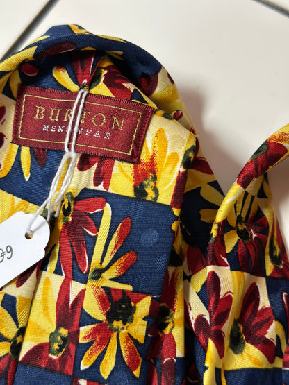 Cravate damier et fleurs