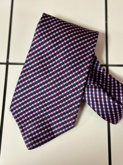 Cravate à motifs violette