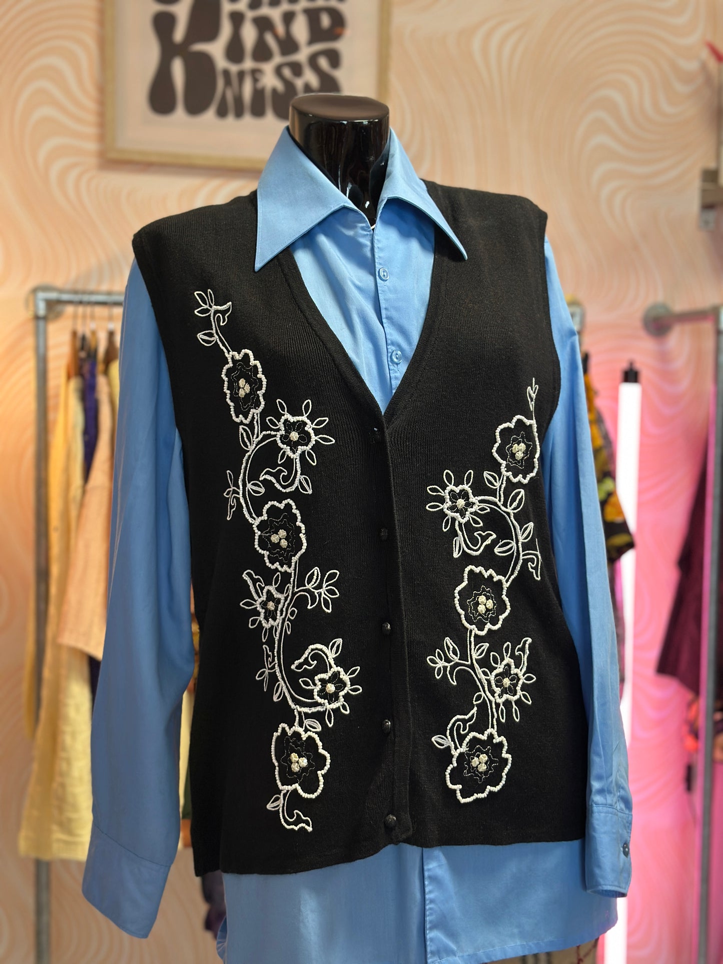 Gilet sans manches noir à perles | T. XL