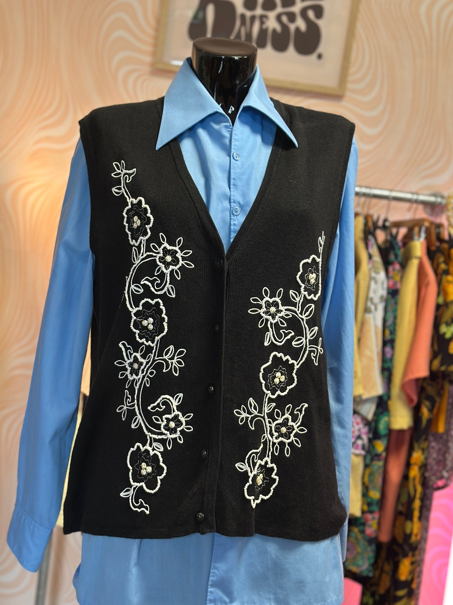 Gilet sans manches noir à perles | T. XL