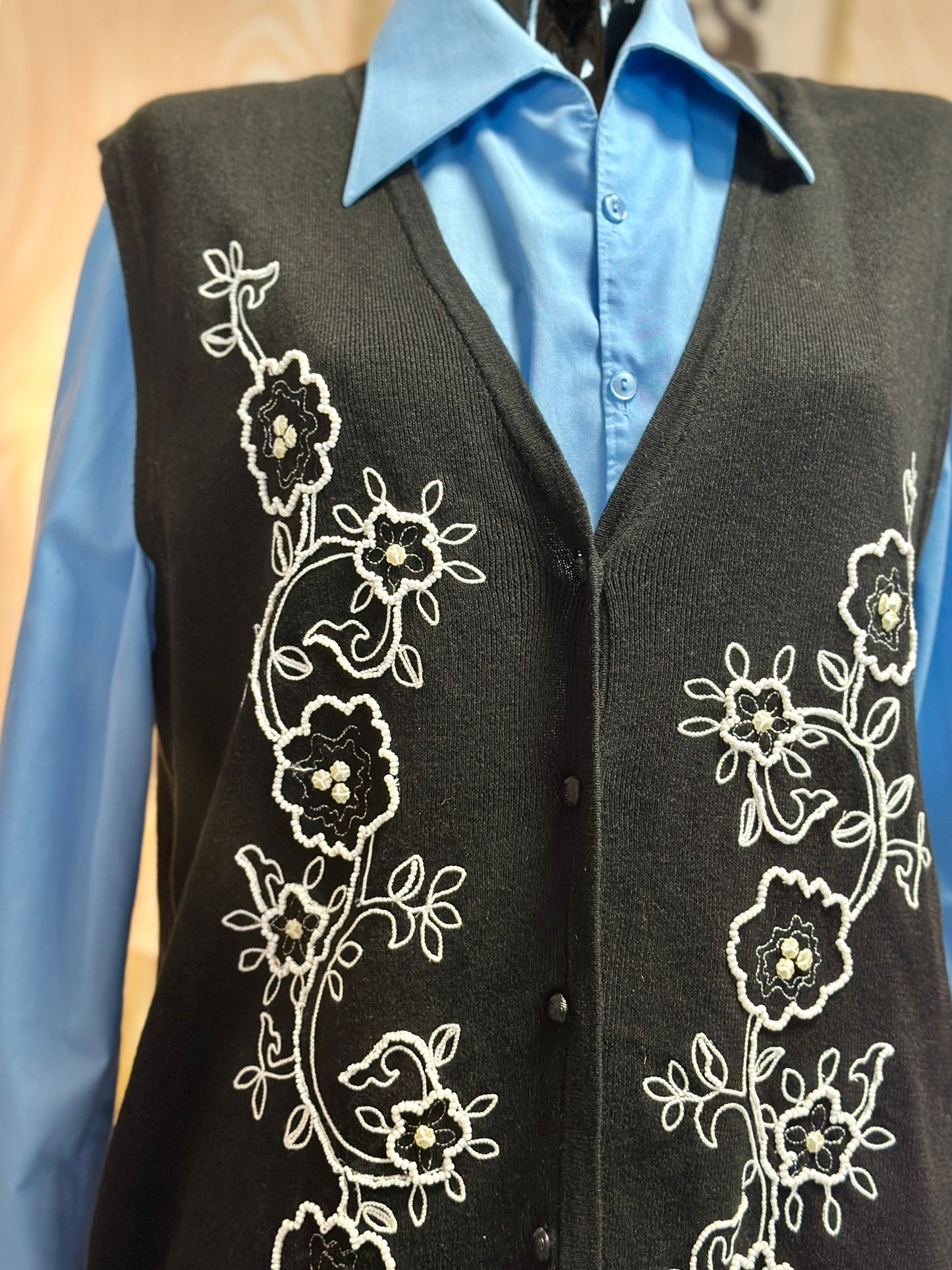 Gilet sans manches noir à perles | T. XL