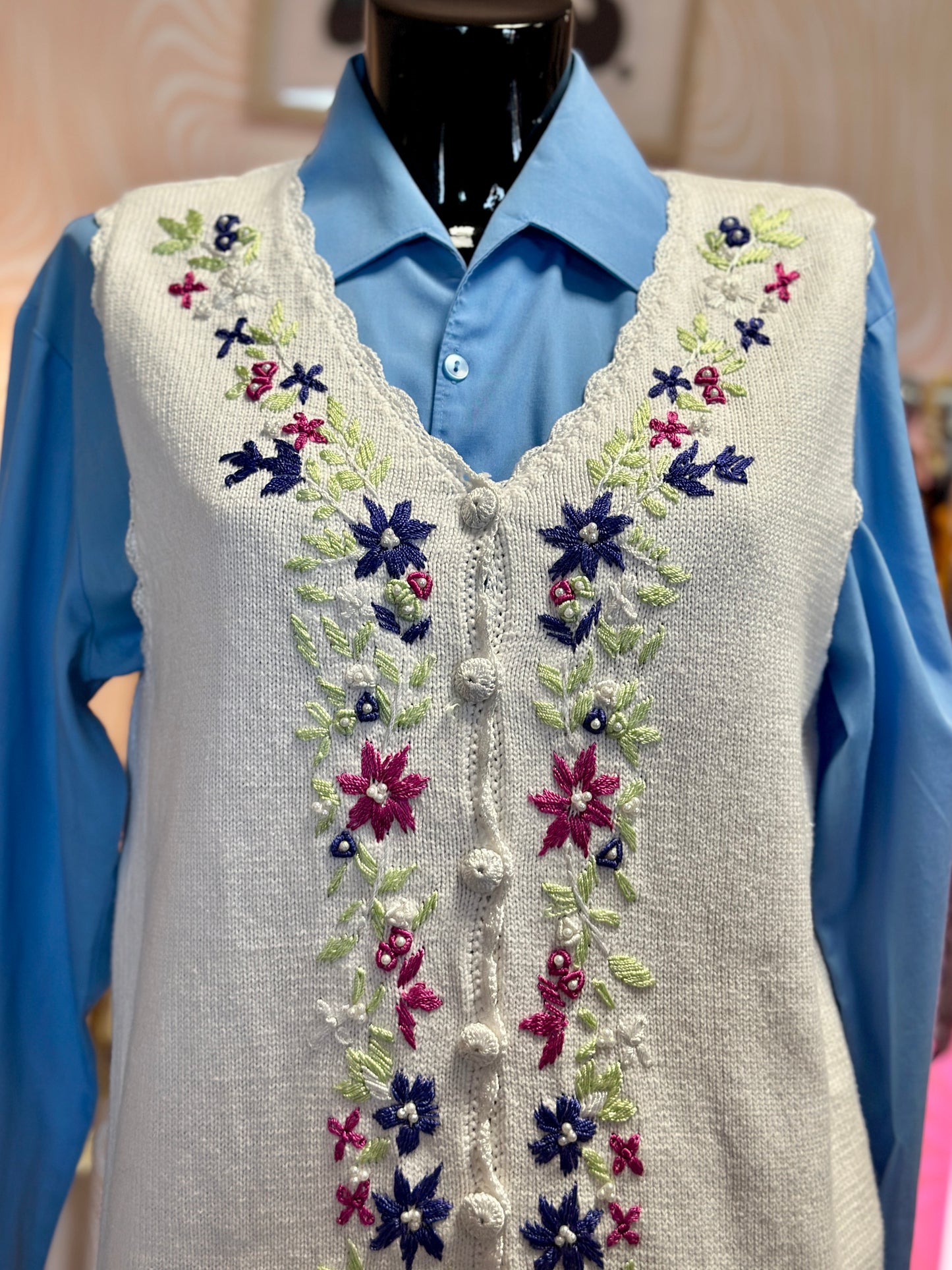 Gilet sans manches blanc à broderies et perles | T. L