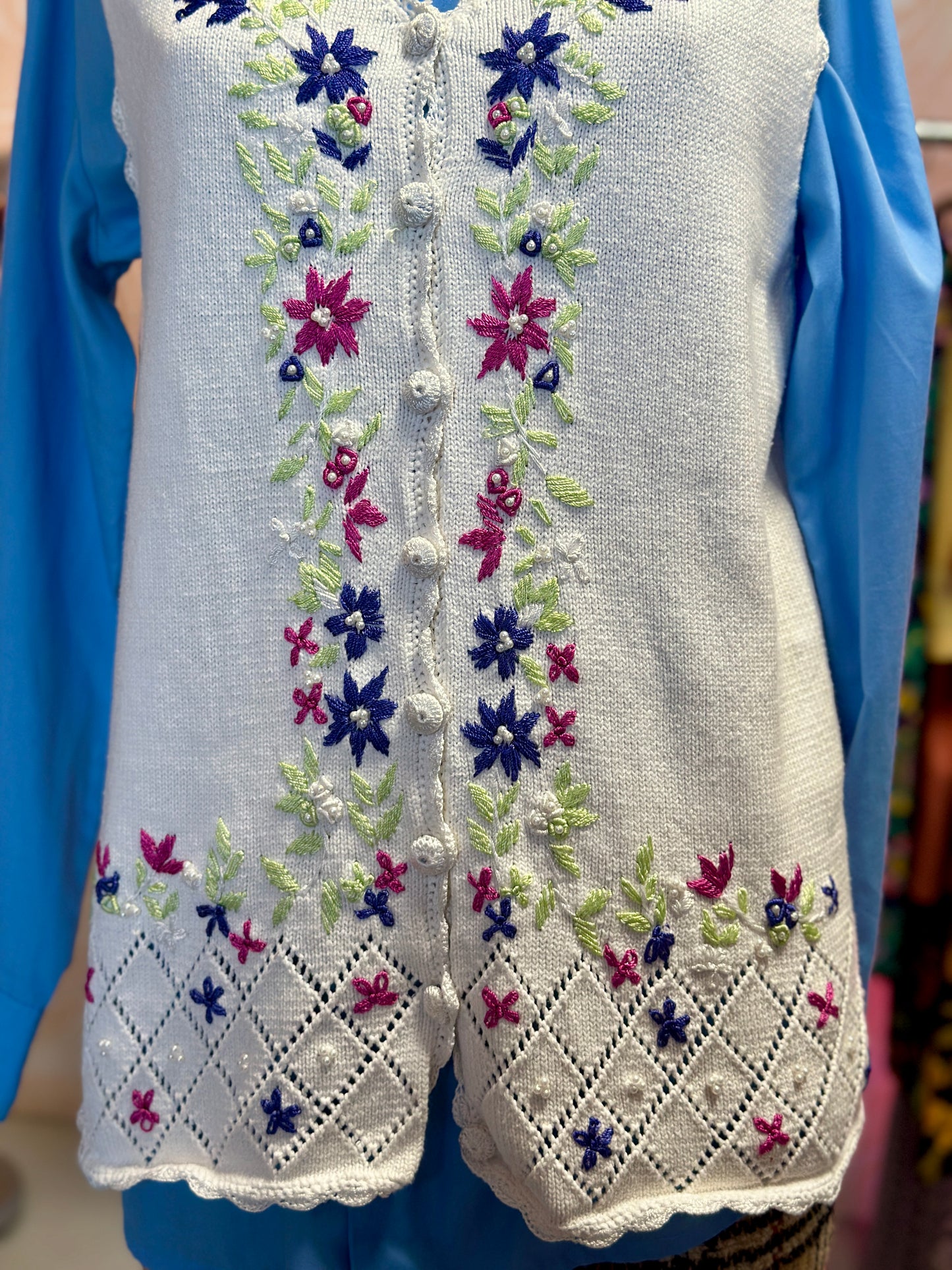 Gilet sans manches blanc à broderies et perles | T. L