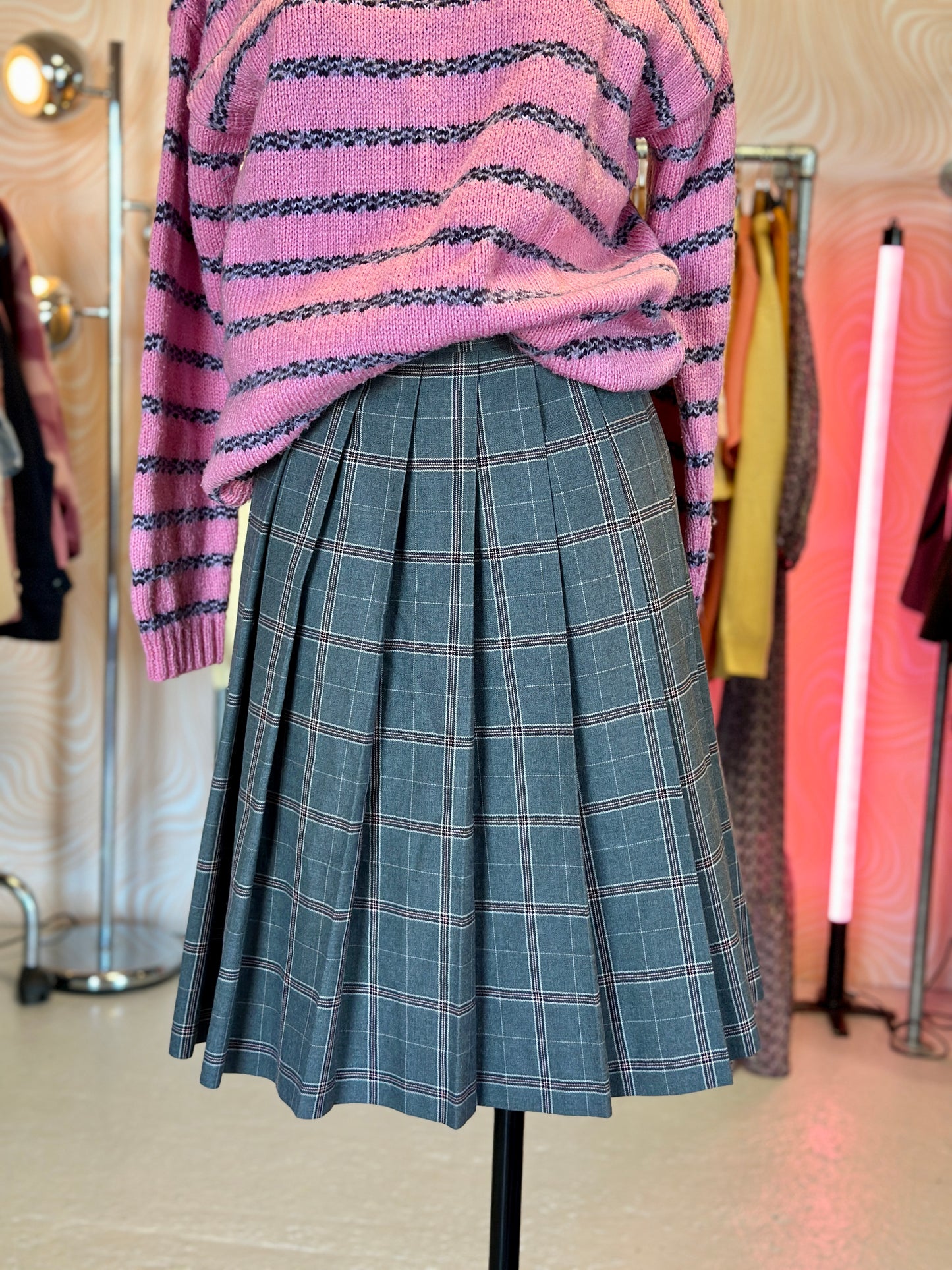 Jupe plissée mi-longue grise à carreaux | T. 32 / 34