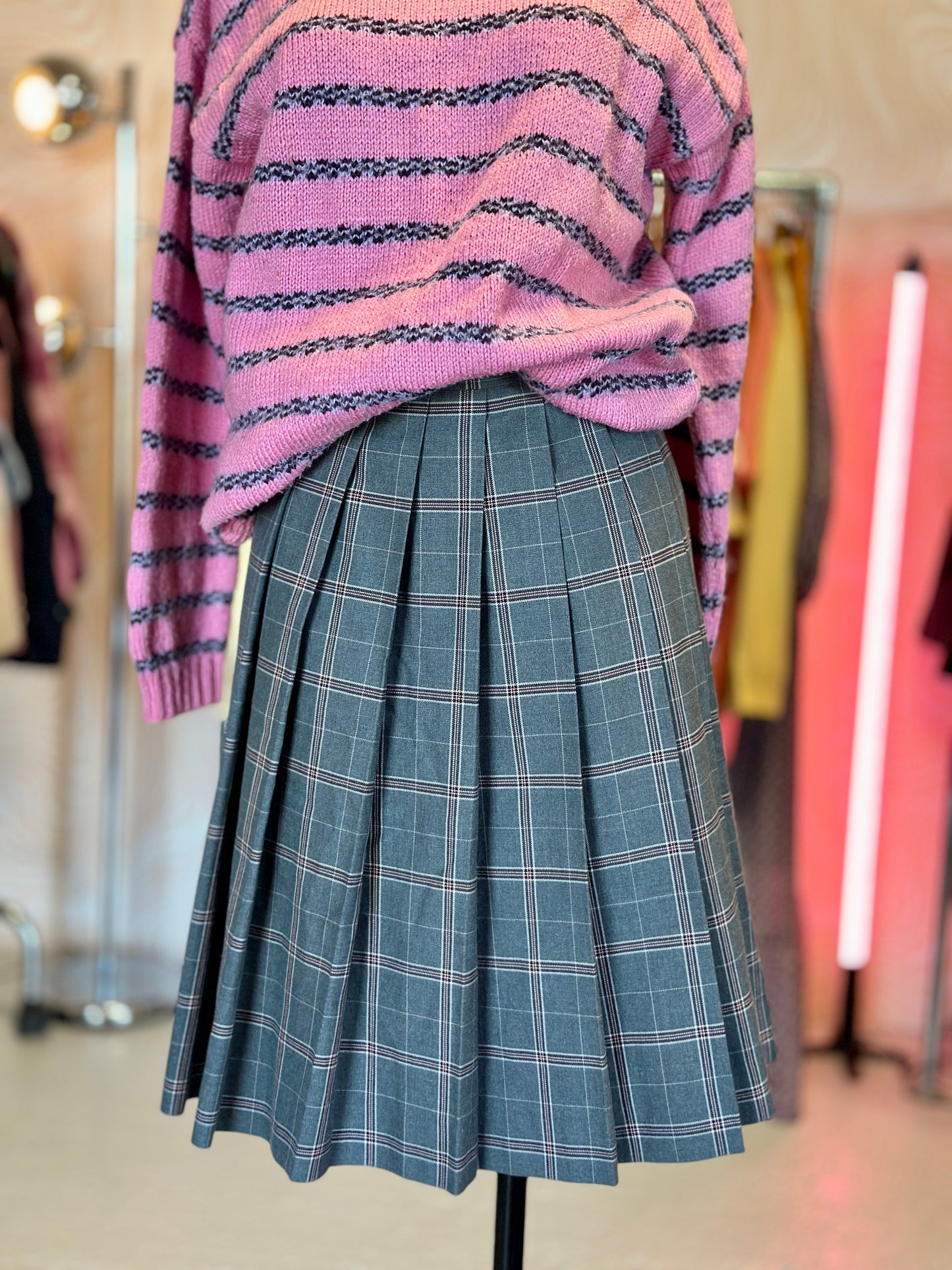 Jupe plissée mi-longue grise à carreaux | T. 32 / 34