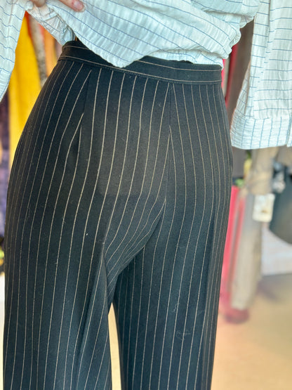Pantalon de tailleur noir à fines rayures | T. 38